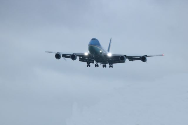 飛行機で来日